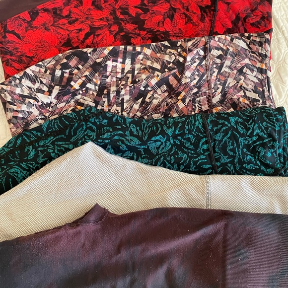 Like new Lululemon crop legging - Picture 6 of 6